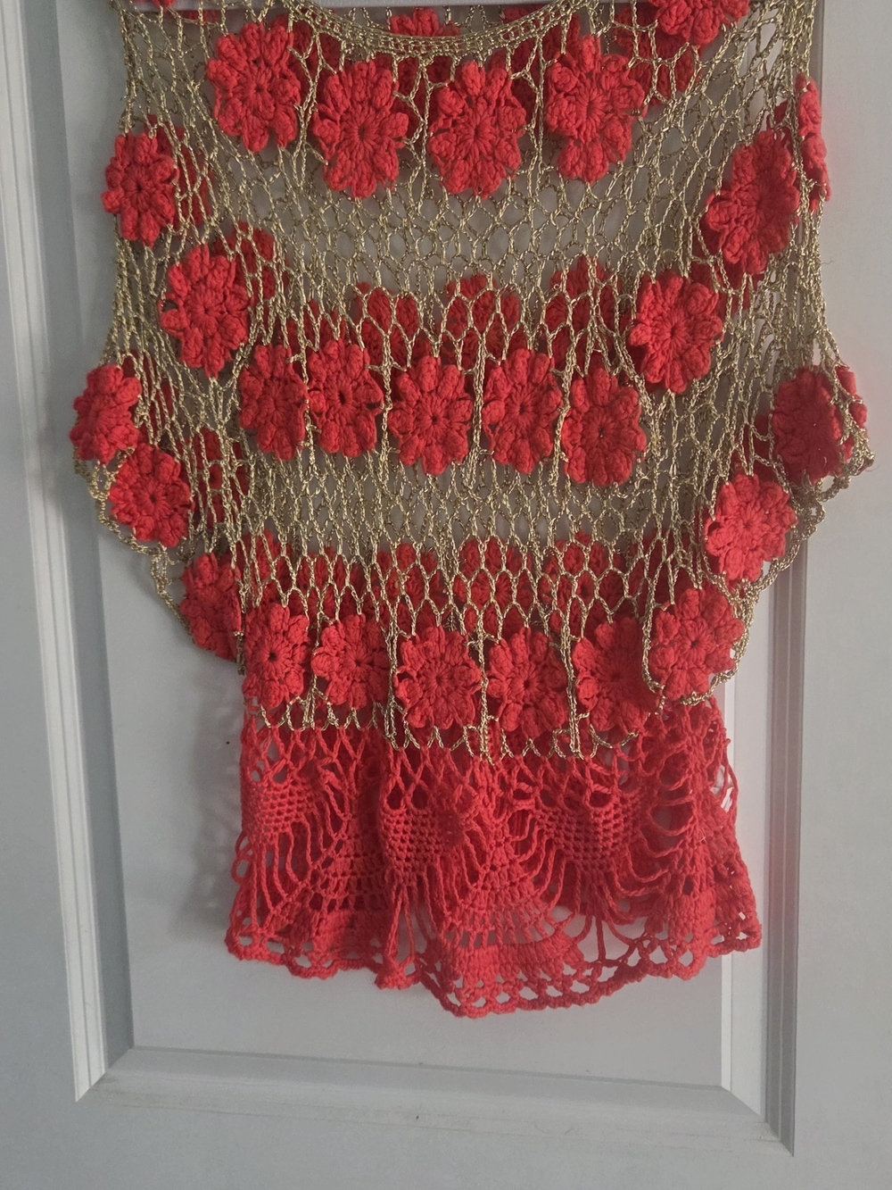 Missy DK  Crochet Tunic With 3D Floral Accents. Excellent Condition. Fits Sz S-M